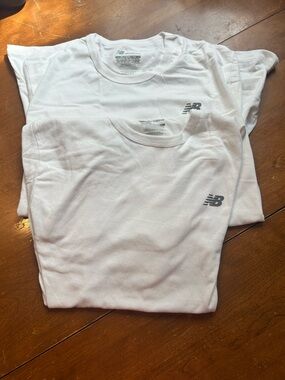 2 packNew Balance Men’s White Logo Crew Neck T-Shirt